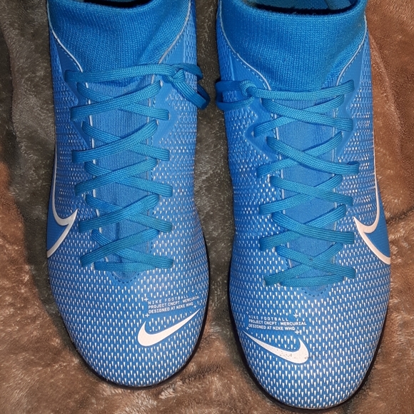 Boys cleats - Picture 2 of 3